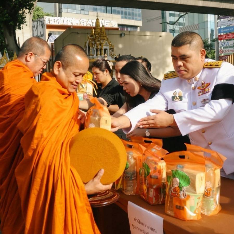 ร่วมพิธีบำเพ็ญกุศลในวาระครบรอบ 100 วัน (สตมวาร) ถวายเป็นพระกุศลแด่ สมเด็จพระเจ้าลูกเธอ เจ้าฟ้าพัชรกิติยาภา นเรนทิราเทพยวดี กรมหลวงราชสาริณีสิริพัชร มหาวัชรราชธิดา